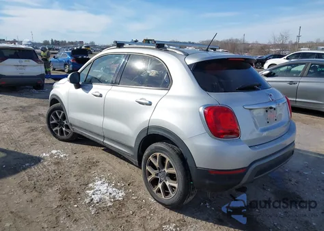 2017 Fiat 500X Trekking Awd z USA, uszkodzony, nr VIN ZFBCFYCB4HP589342